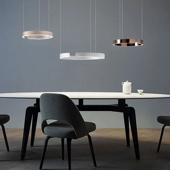 Suspension métal anneau ouvert design moderne