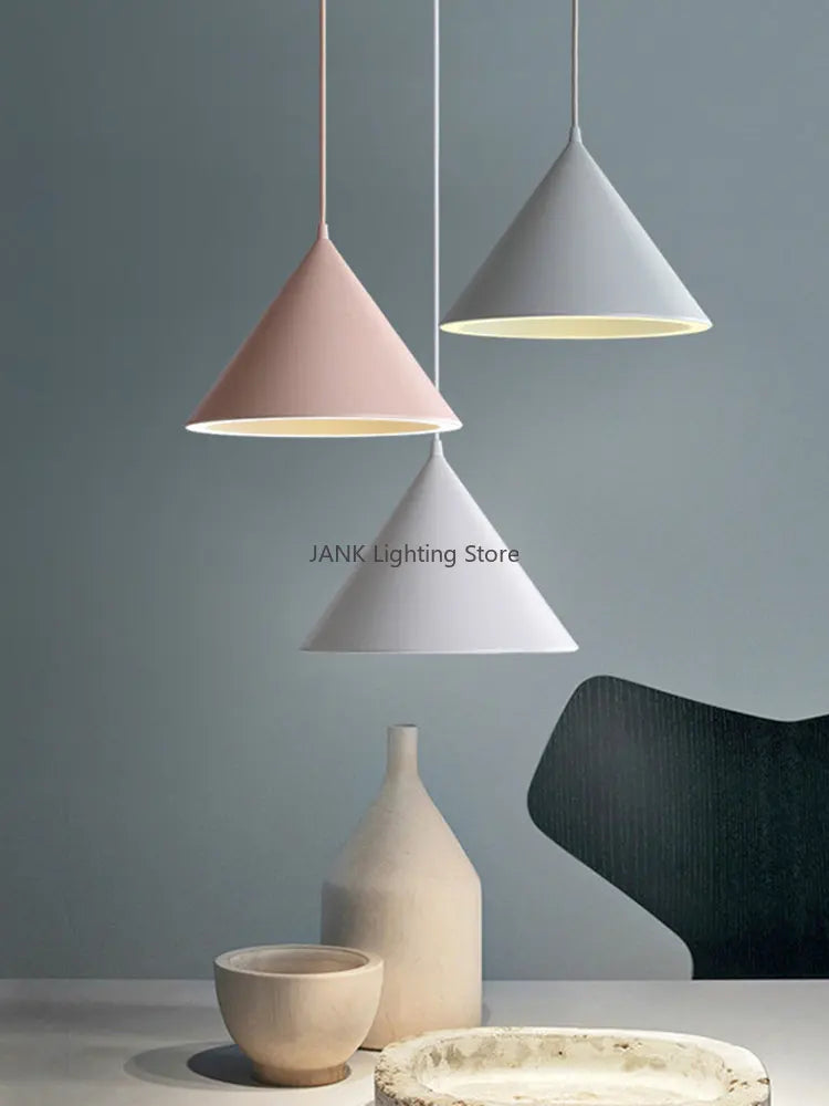 Suspension métal cône coloré design scandinave