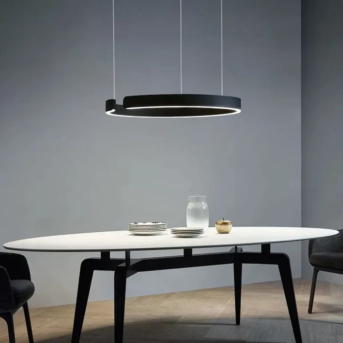 Suspension métal anneau ouvert design moderne