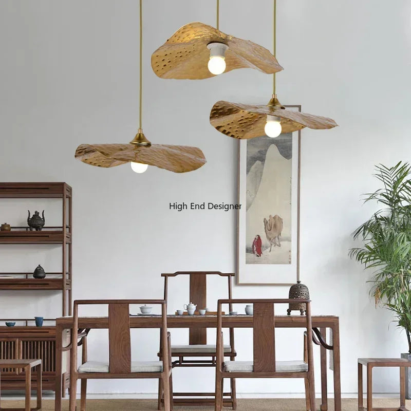 Suspension ondulée en cuivre martelé doré design vintage
