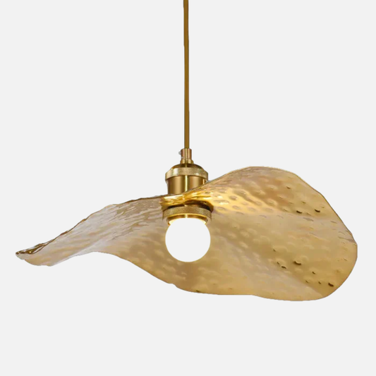 Suspension ondulée en cuivre martelé doré design vintage