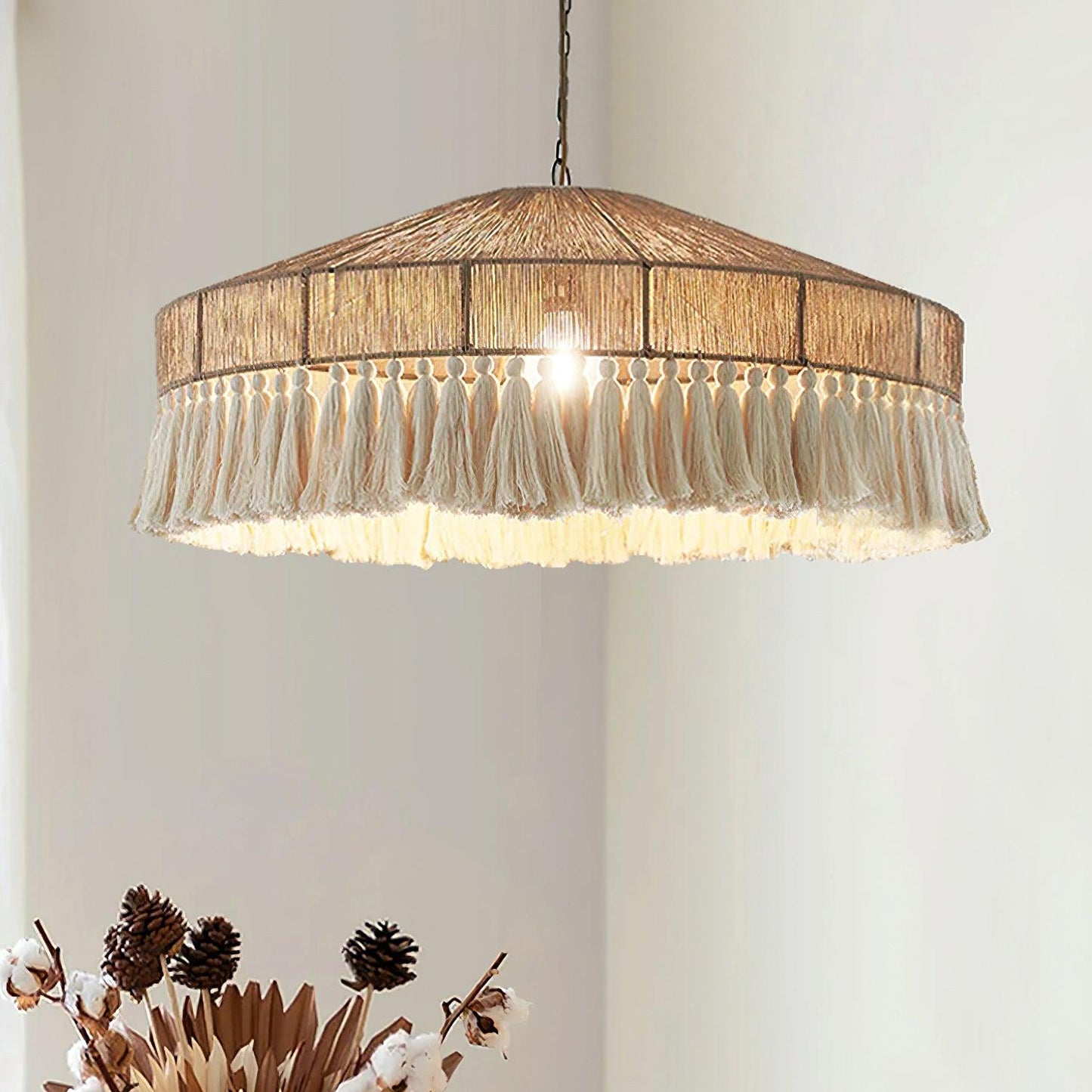 Suspension aplatie osier tissé pompons style bohème