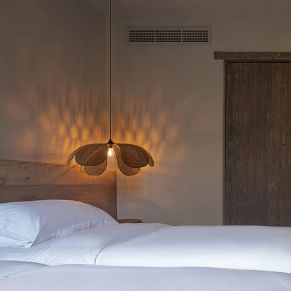 Suspension rotin design pétales vintage