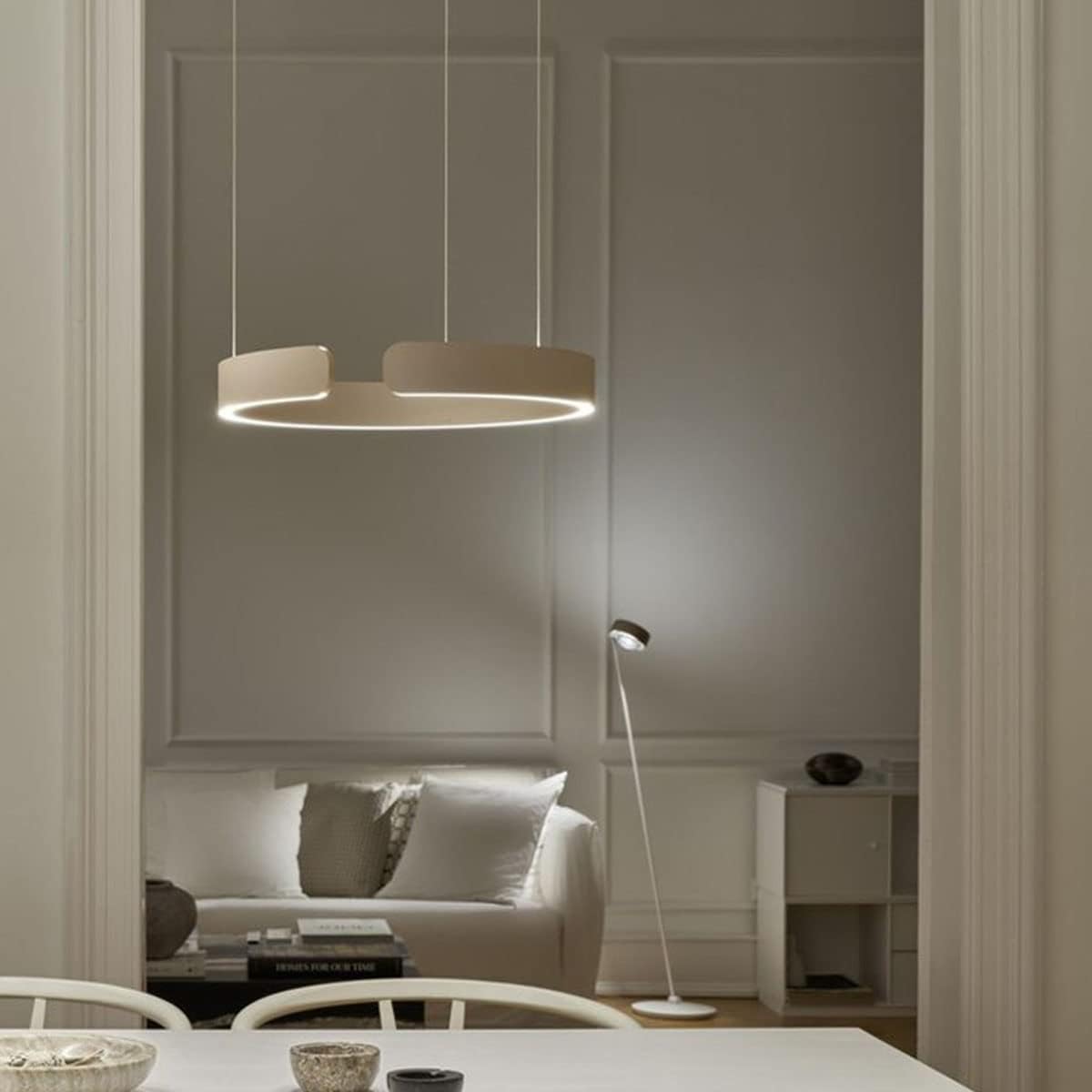 Suspension métal anneau ouvert design moderne