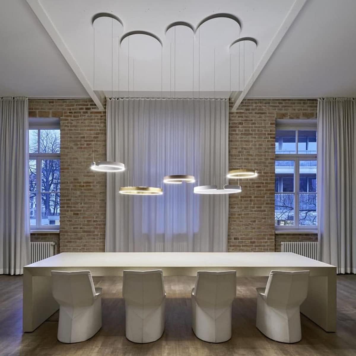 Suspension métal anneau ouvert design moderne