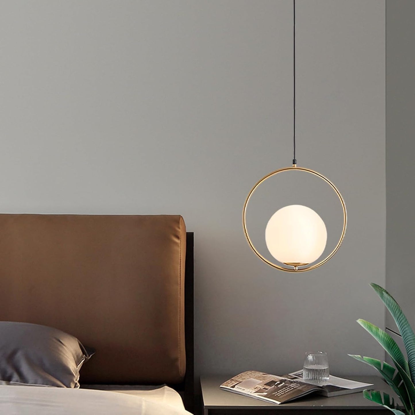 Suspension moderne boule lumineuse anneau en laiton