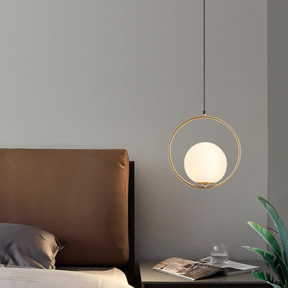 Suspension moderne boule lumineuse anneau en laiton