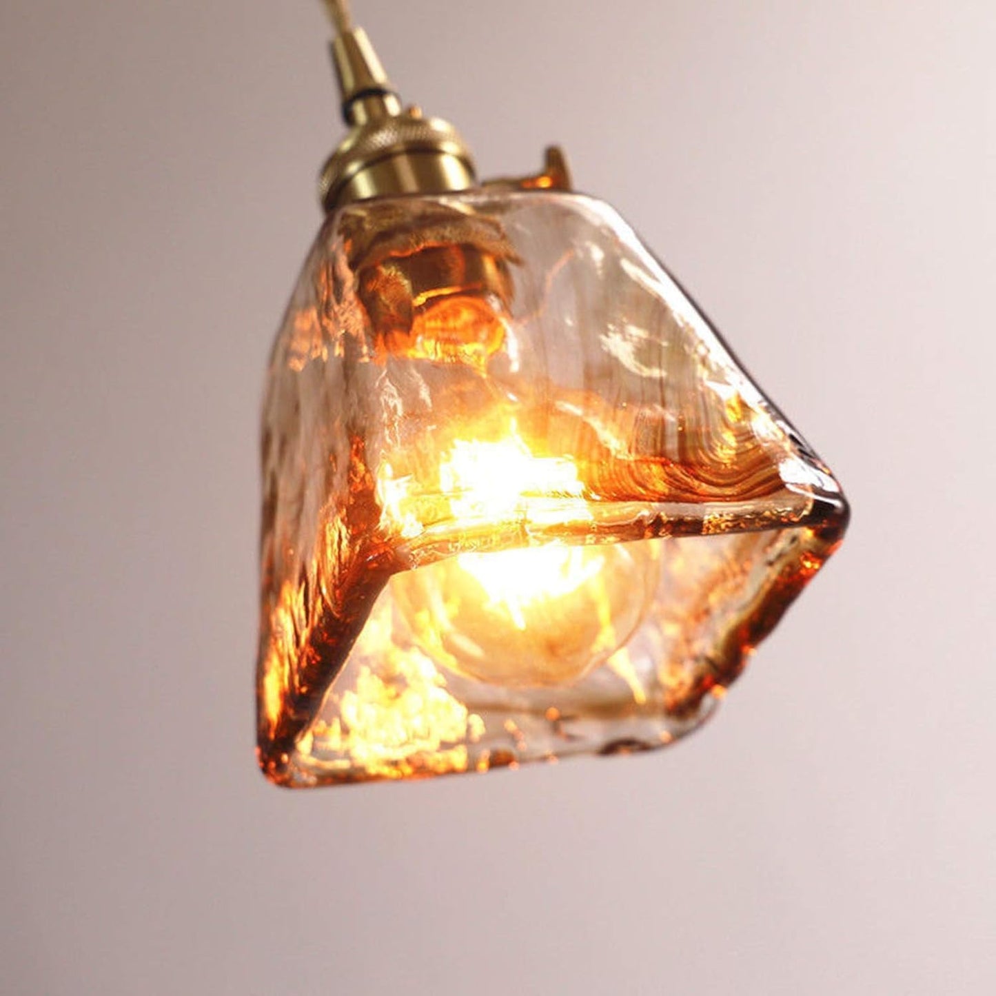 Suspension laiton et verre fumé design vintage carré évasé