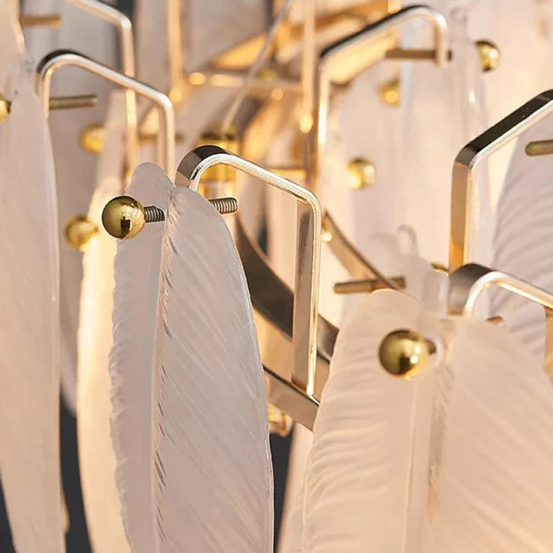 Suspension anneau plumes blanches en verre design bohème