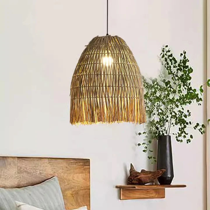 Suspension cloche tressée frangée en osier raphia bohème
