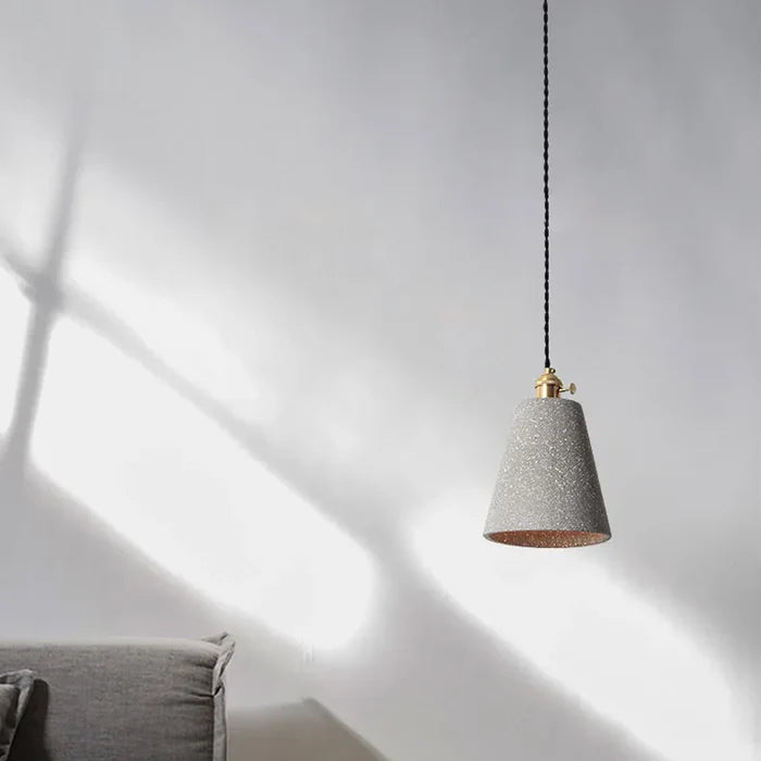 Suspension évasée allongée terrazzo design industriel