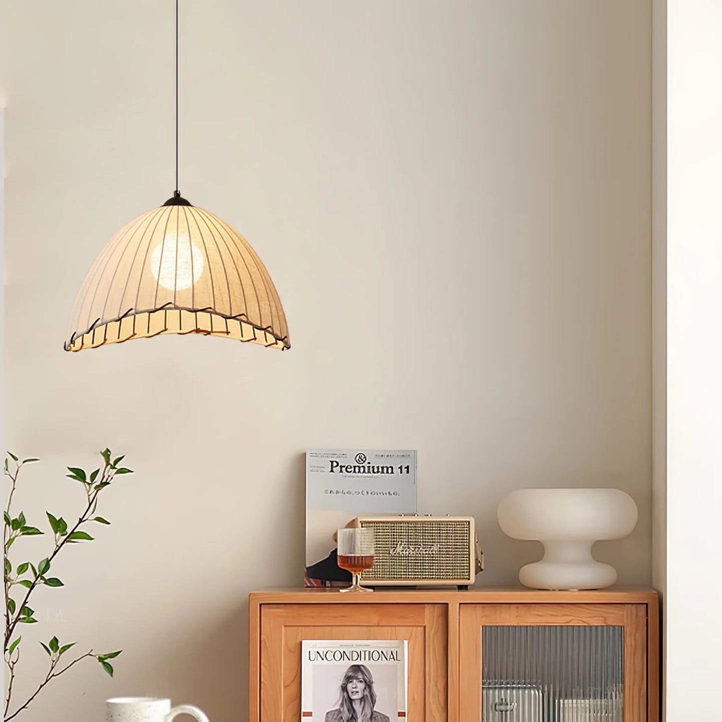 Suspension lin blanc fil noir cloche asymétrique bohème