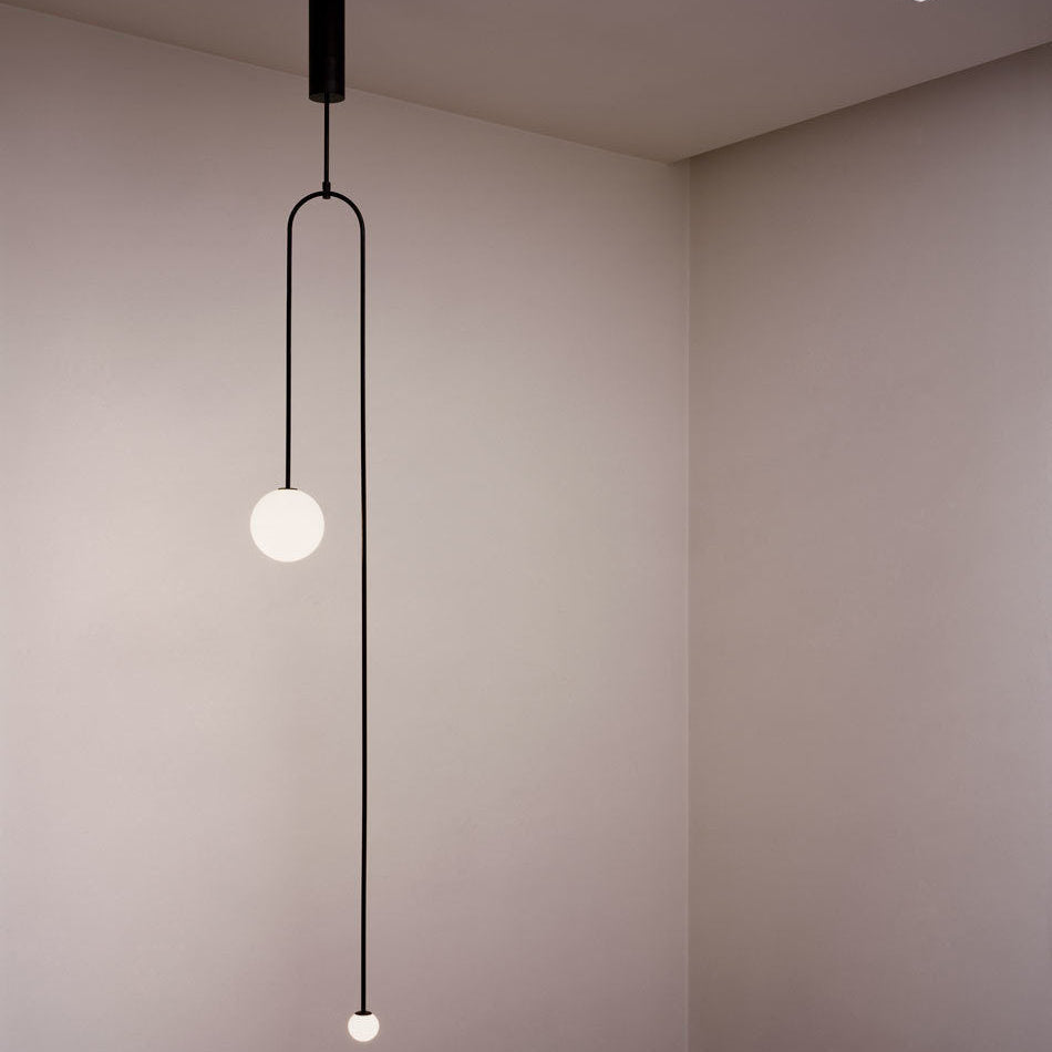 Suspension longue en laiton design moderne