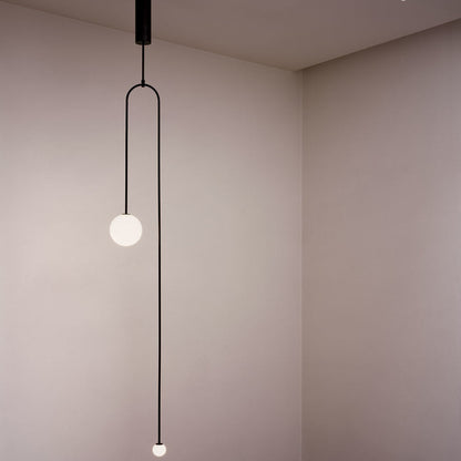 Suspension longue en laiton design moderne