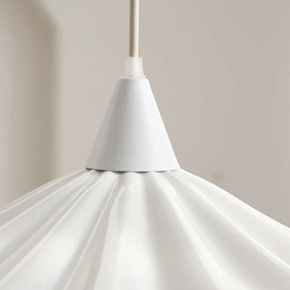 Suspension en céramique blanche ondulée vintage