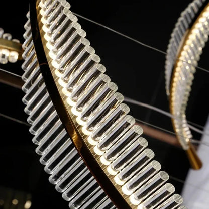 Suspension plume transparente et dorée design moderne