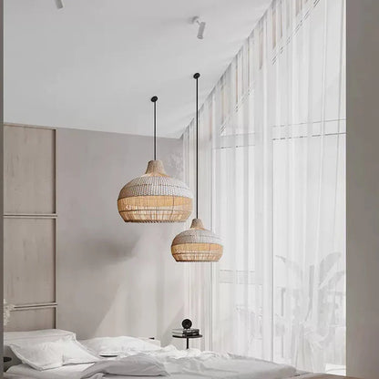 Suspension rotin tressé cloche bohème beige et blanche