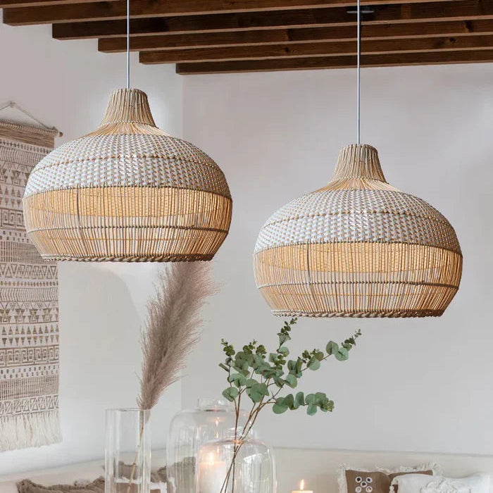 Suspension rotin tressé cloche bohème beige et blanche