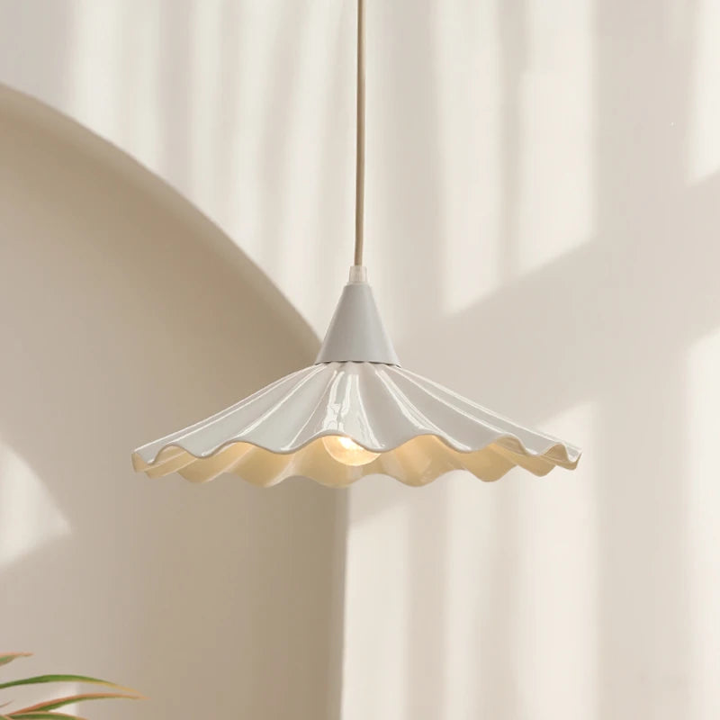 Suspension en céramique blanche ondulée vintage 6.1