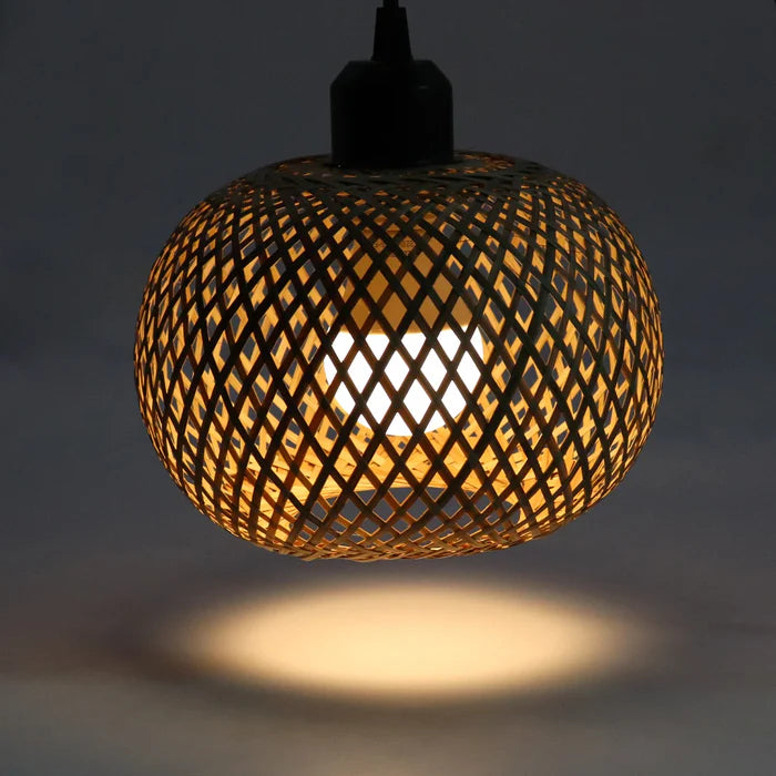 Suspension boule ajourée rotin et bambou style scandinave