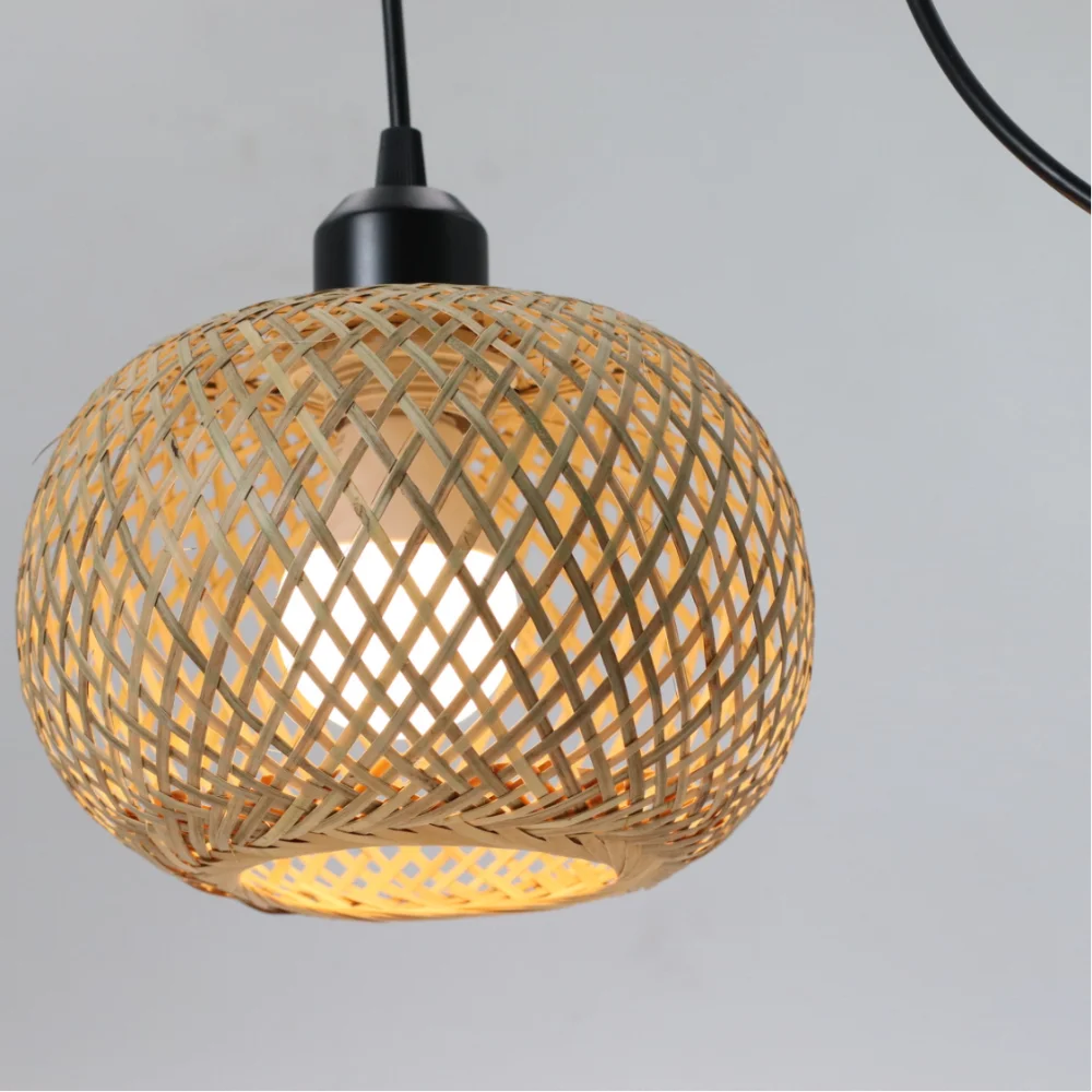 Suspension boule ajourée rotin et bambou style scandinave