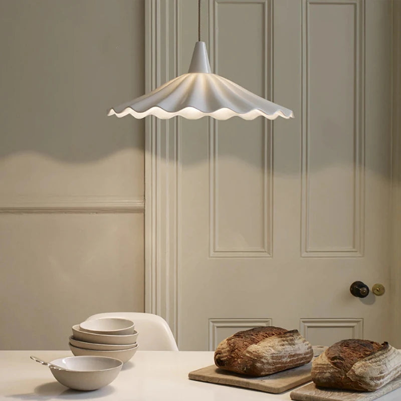 Suspension en céramique blanche ondulée vintage 6.1
