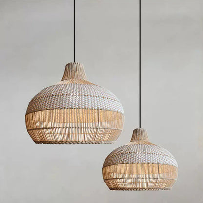 Suspension rotin tressé cloche bohème beige et blanche