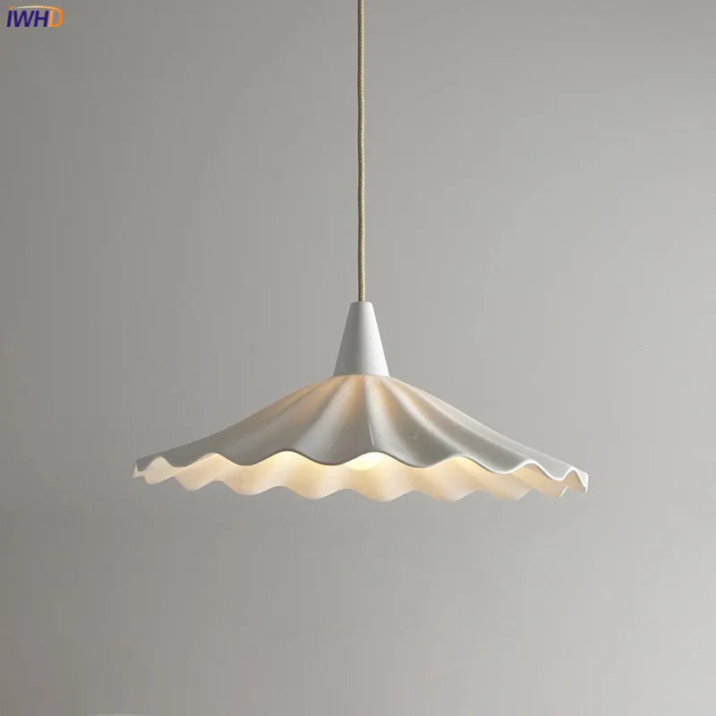 Suspension en céramique blanche ondulée vintage 6.1
