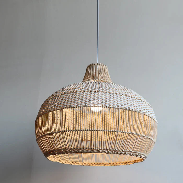 Suspension rotin tressé cloche bohème beige et blanche