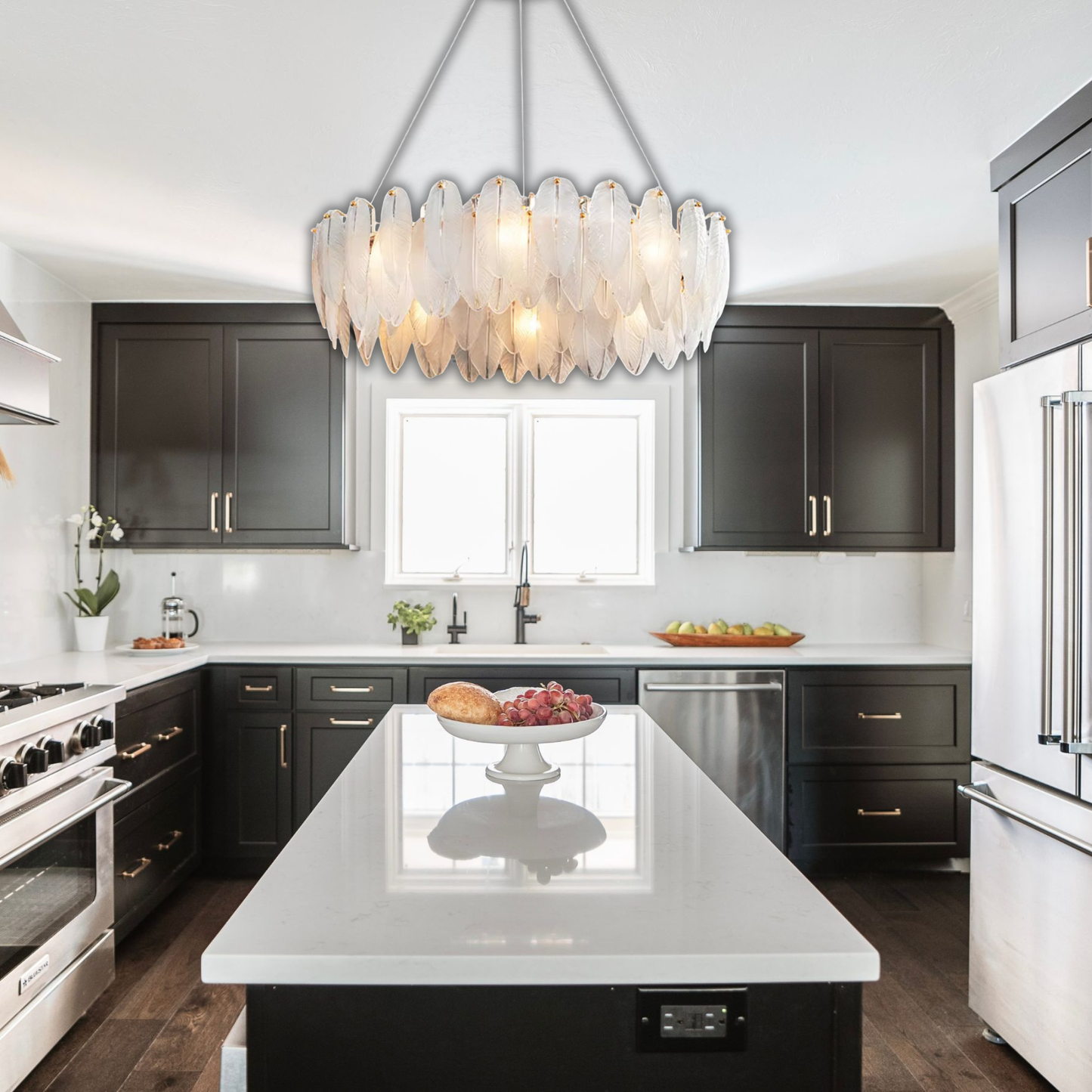 Suspension anneau plumes blanches en verre design bohème