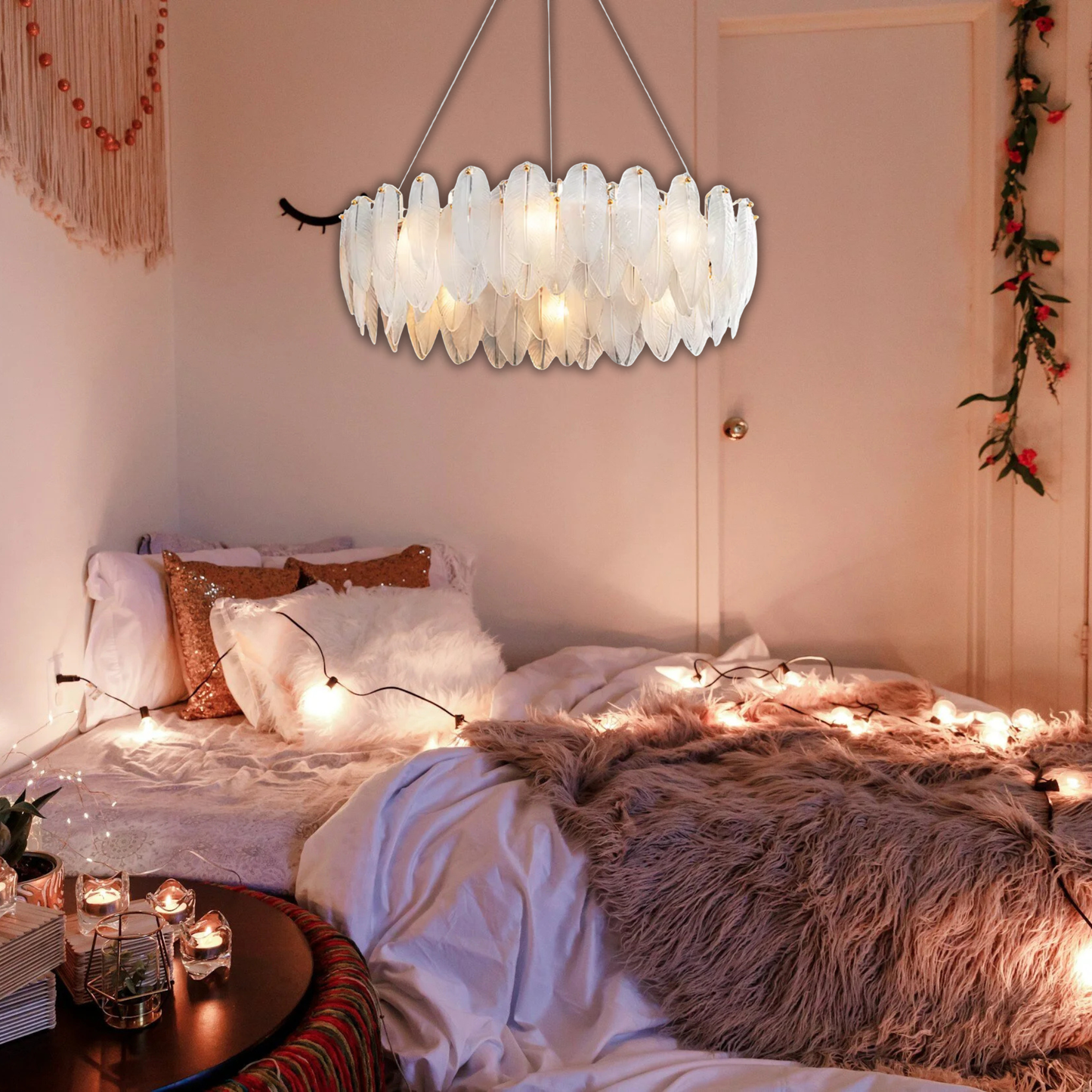 Suspension anneau plumes blanches en verre design bohème