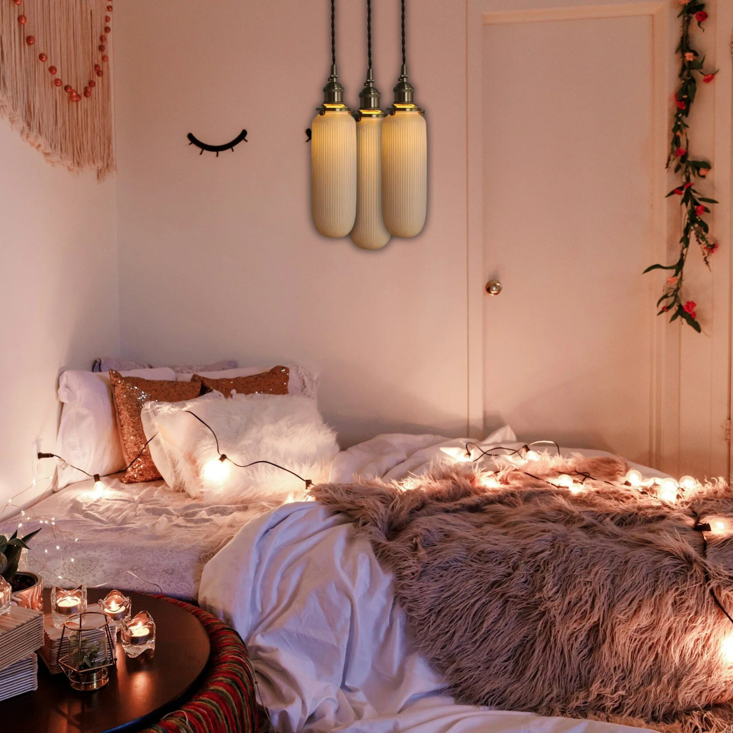 Suspension céramique blanche rainurée et cuivre allongée vintage