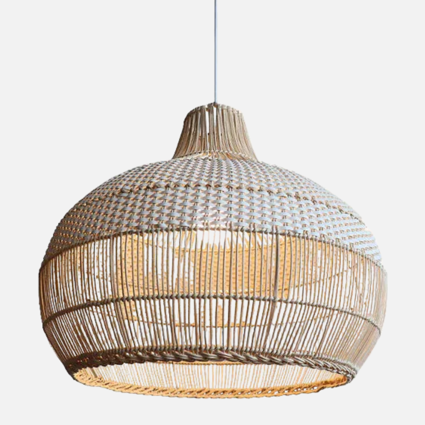 Suspension rotin tressé cloche bohème beige et blanche