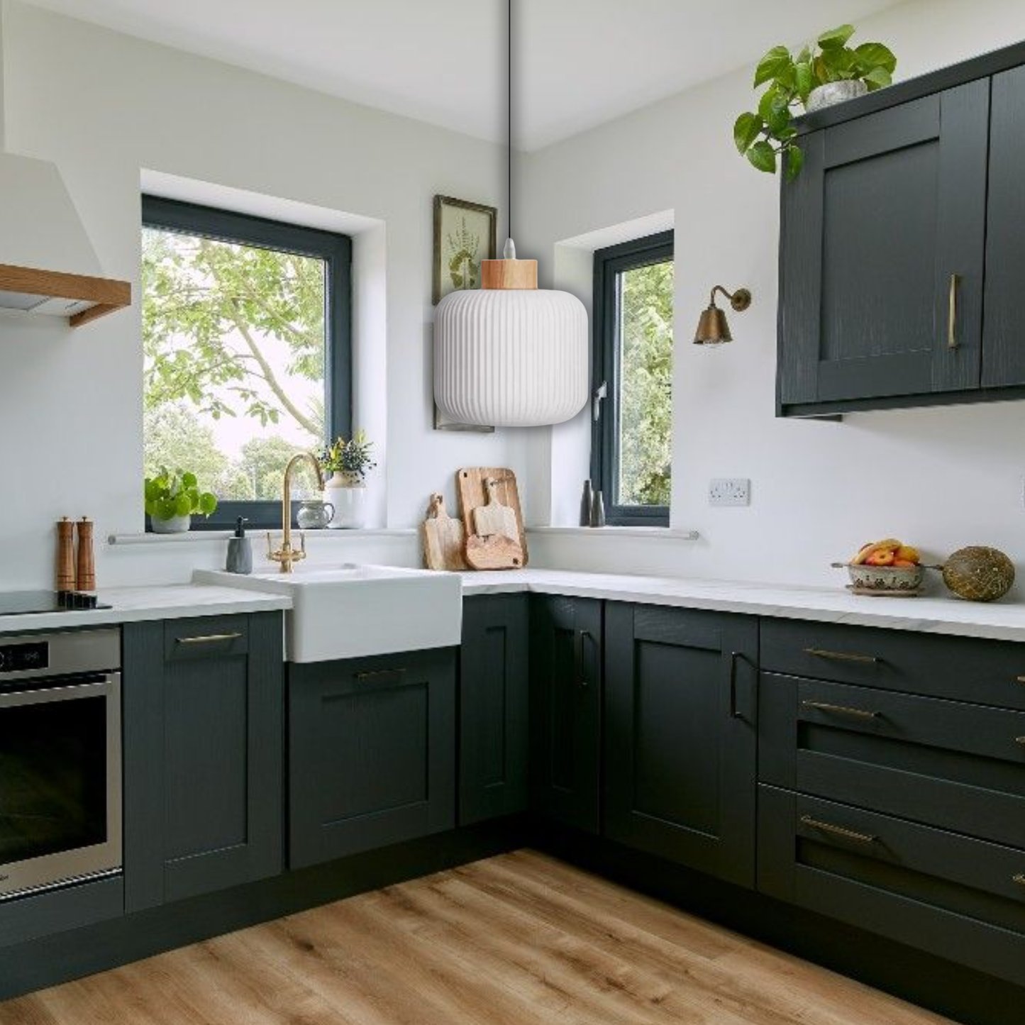 Suspension verre blanc rainuré et bois boule design vintage