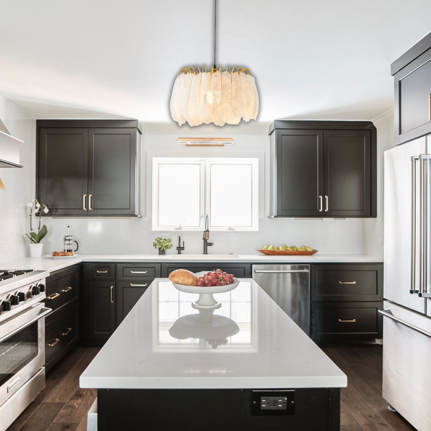 Suspension vintage plumes pendantes blanches