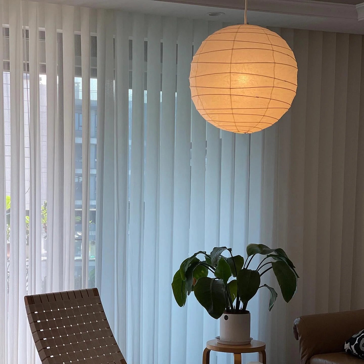 Suspension japonaise Noguchi en papier blanc globe de style moderne