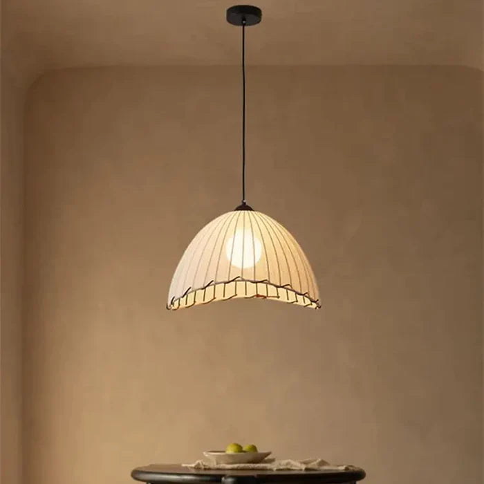 Suspension lin blanc fil noir cloche asymétrique bohème