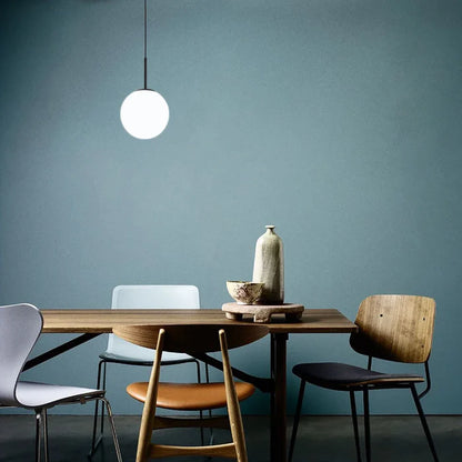 Suspension moderne boule lumineuse tige en laiton